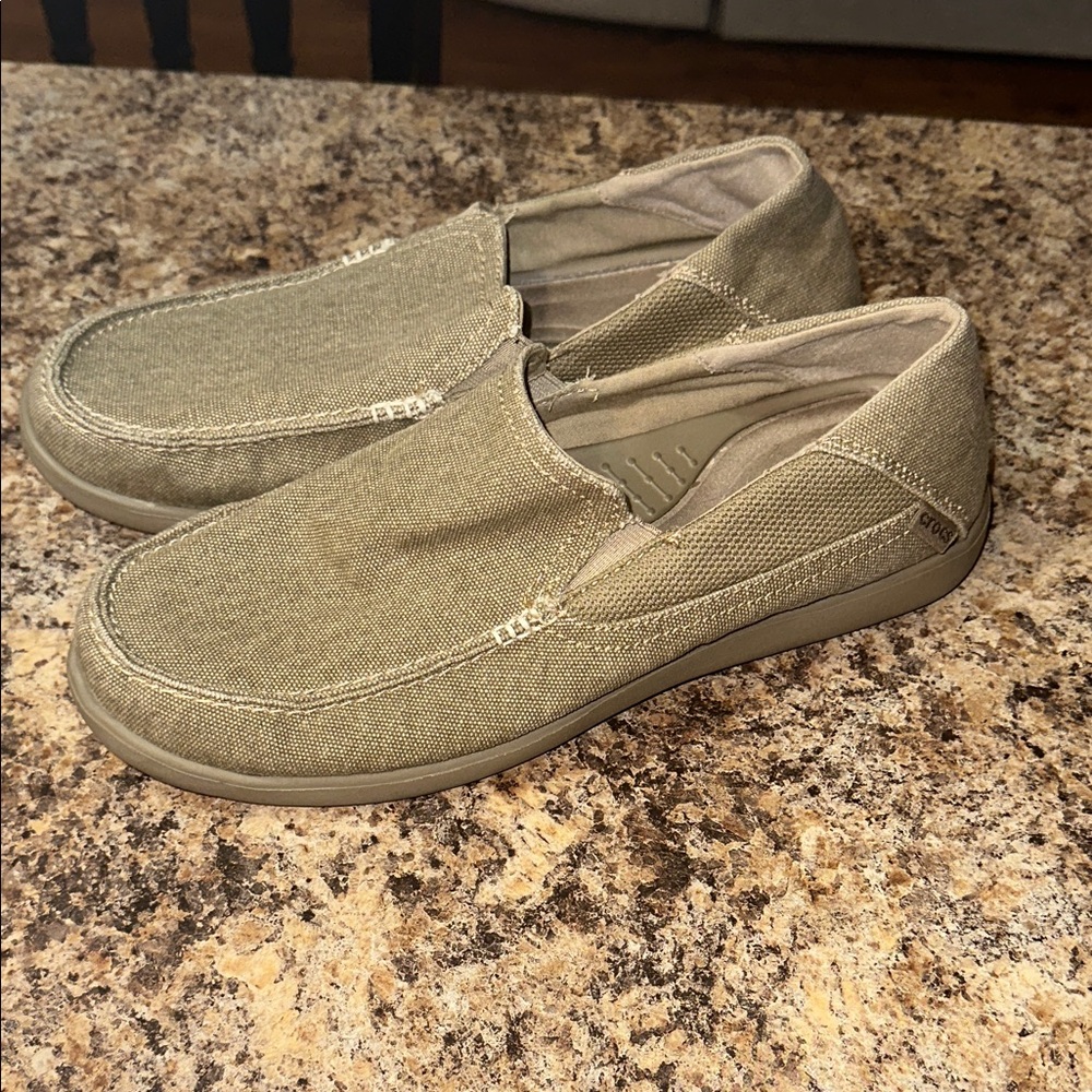 CROCS Men's SIZE 10 Casual Slip-On Shoes - Tan